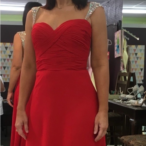 Splash Red Gown - Picture 4 of 4